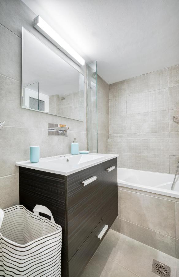 Delightful Stylish Two Bedroom Condo In Hip Area Of Central Athens Atenas Exterior foto